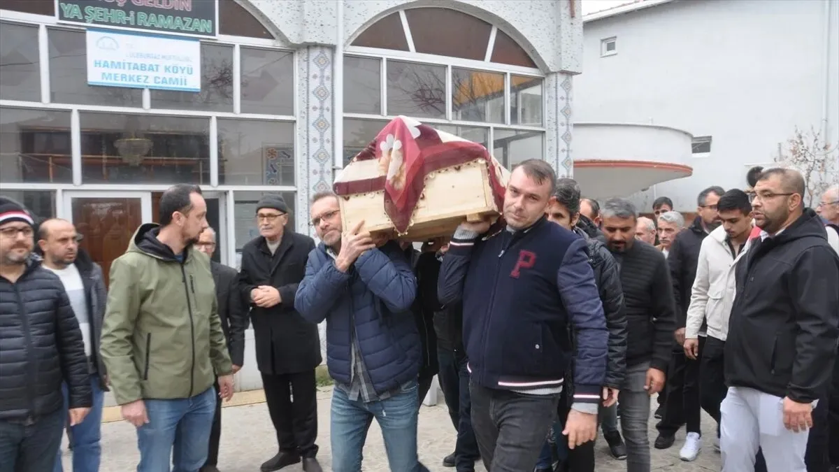 Kırklareli'nde eski eşi tarafından bıçakla öldüren kadının cenazesi toprağa verildi