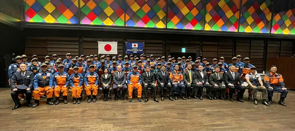 japonyada-gurbetciler-turkiyeden-donen-japon-arama-kurtarma-ekibini-alkislarla-karsiladi-1676526454361.jpg Japonya'da yaşayan Türkler deprem bölgesinden dönen Japon arama kurtarma ekibini alkışlarla karşıladı - 2