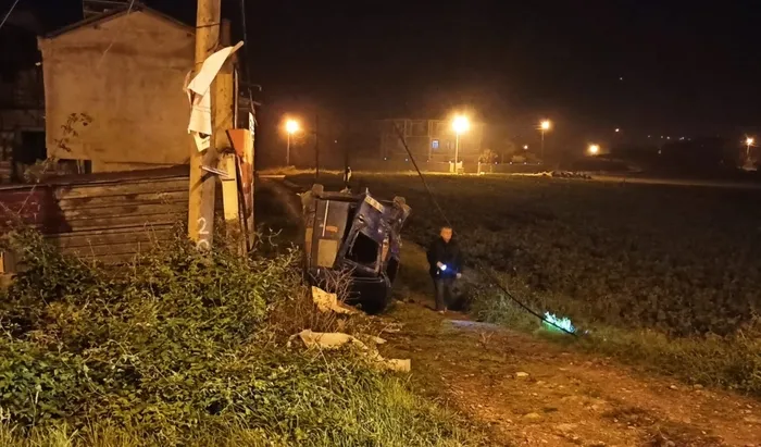 Son dakika: Hafif ticari araç takla attı: 1 yaralı - 1