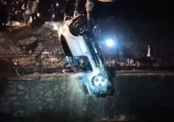 Şırnak'ta feci kaza! Otomobil dereye uçtu ölü ve yaralılar var
