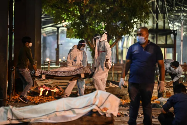 Dünyada kaydedilen en yüksek günlük vaka! Hindistan’da bilanço ağırlaşıyor