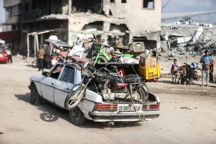 Katil İsrail’in saldırısı endişesiyle Han Yunus’ta binlerce kişi gece yarısı yine göçe zorlandı