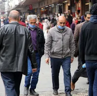 Hafta sonu sokağa çıkma yasağı var mı?