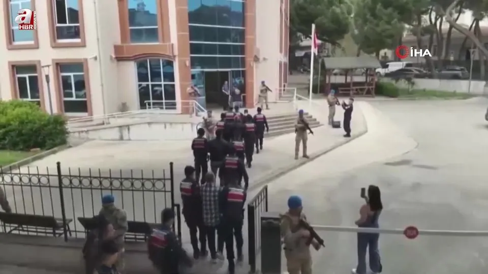 İzmir’de jandarmadan nefes kesen operasyon: Silahlı suç örgütü çökertildi