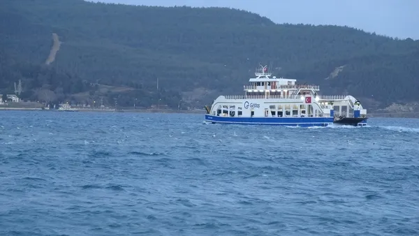 Şiddetli lodos Çanakkale'de deniz ulaşımını vurdu - 1