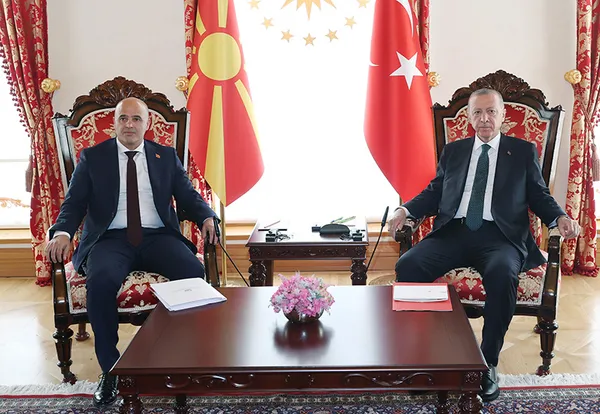 Son dakika: Başkan Erdoğan Kuzey Makedonya Başbakanı Kovacevski'yi kabul etti - 1