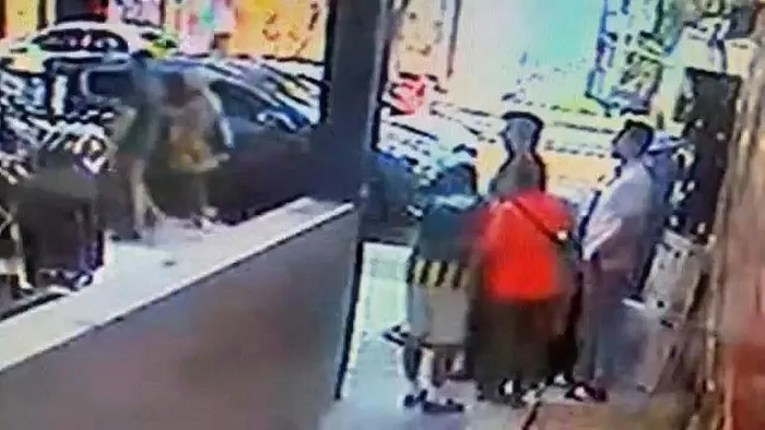 1719563903924.jpeg Dükkan önünden vantilatör çaldılar! Görüntüler yayınlanınca pişman olup özür dilediler - 2