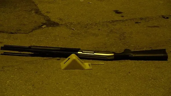 1710040465168.jpeg Burdur'da park yeri kavgasında boş araca kurşun yağdırdı - 3