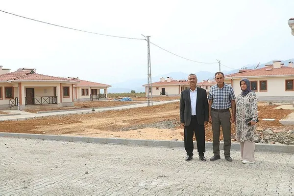 1698653262523.jpeg Deprem sonrası köyler de ayağa kalkıyor! Hatay'da depremzedeler yeni evlerine kavuşuyor - 2