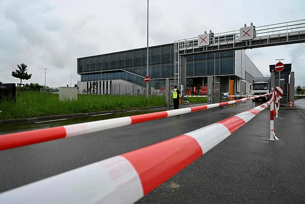 Almanya’daki Mercedes fabrikasında terör örgütü PKK’dan kalleş saldırı: 2 Türk işçi hunharca katledildi