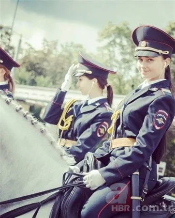 Rusya’nın kadın polisleri sosyal medyayı salladı!