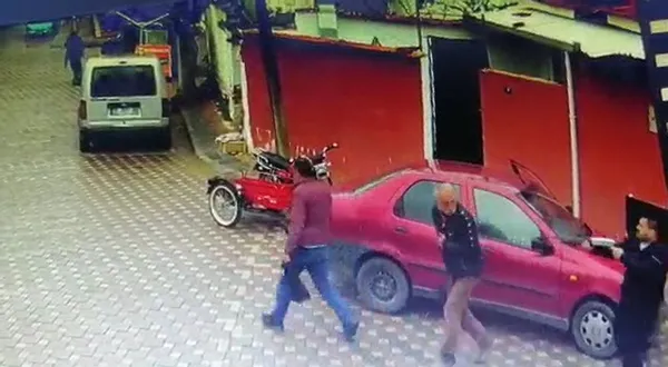 1618804016172.jpg İzmir'de sokak ortasında pompalı dehşeti! Mahmut Karşıcı'yı böyle öldürdü - 4