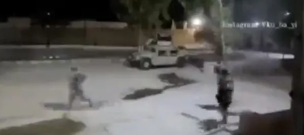 1693584771013.jpg PKK tabanvay! Suriye'nin doğusundaki Deyrizor'da PKK/YPG köşeye sıkıştı: Teröristler çatılardan atlayarak kaçıyorlar - 4