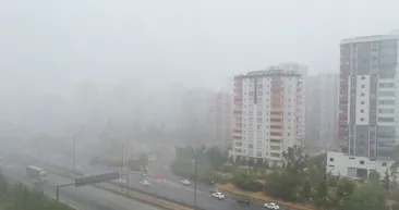 Adana’da şiddetli yağmur vatandaşlara zor anlar yaşattı