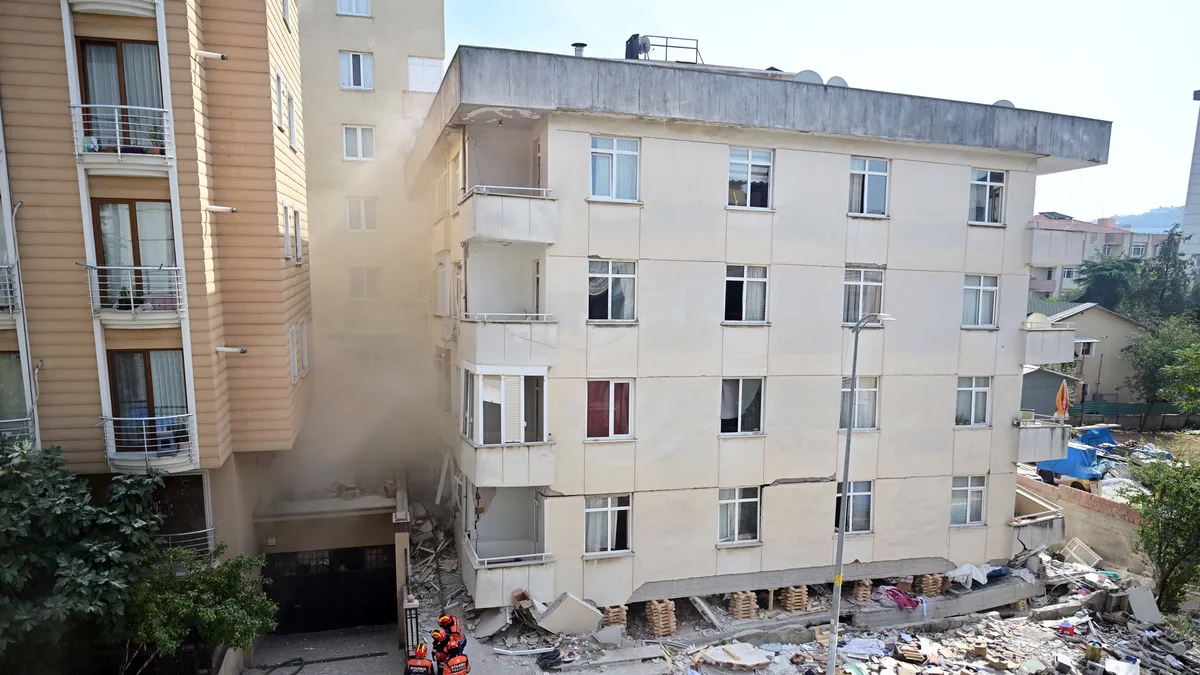 CHP ve Yeni Parti'nin 'takoz siyaseti' 5 can aldı! “Nüfus artışı” dediler İstanbul'u tabut binalara mahkum ettiler