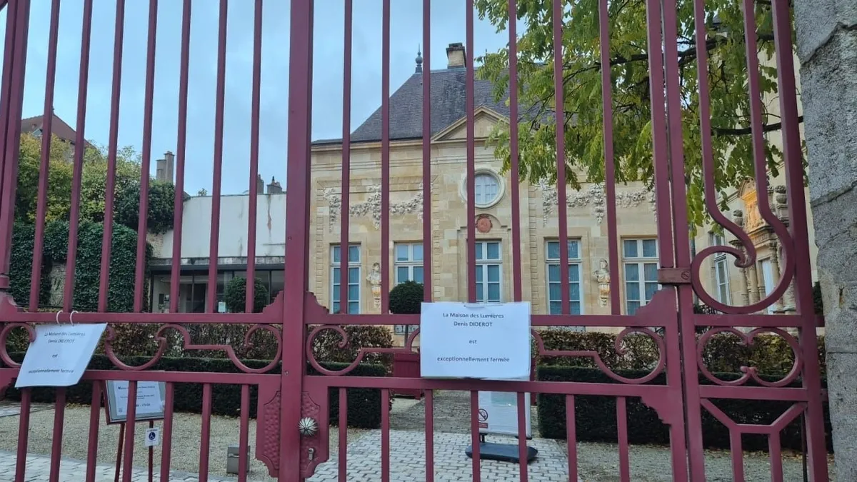 Fransa'da Louvre Müzesi'nin ardından bir müze daha soyuldu!