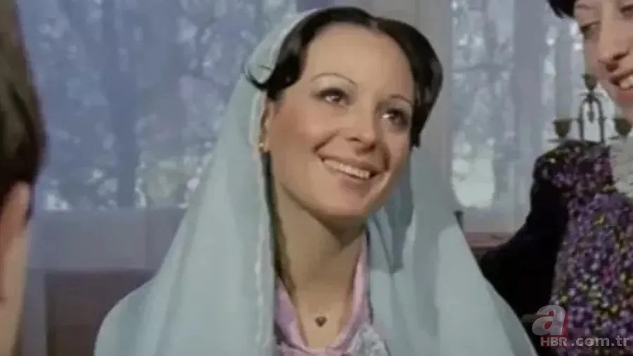 50 yıldır aynı yastığa baş koyuyorlar! Süt Kardeşler'in Afife'si usta oyuncunun eşi çıktı! Kemal Sunal'ın rol arkadaşı meğer... 3