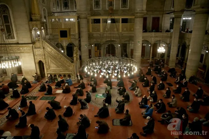 Miraç Kandili için Ayasofya ve Eyüp Sultan camilerine akın ettiler 13