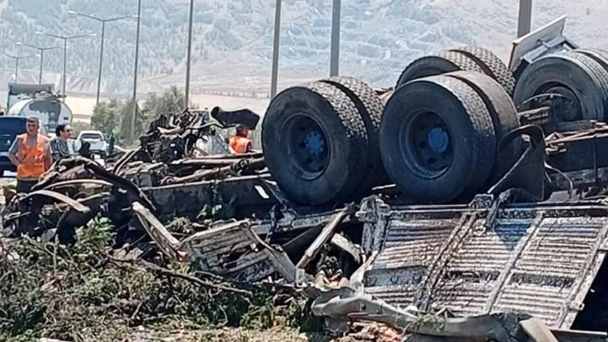 Gaziantep’te tanker ile çekici çarpıştı: 2 ölü