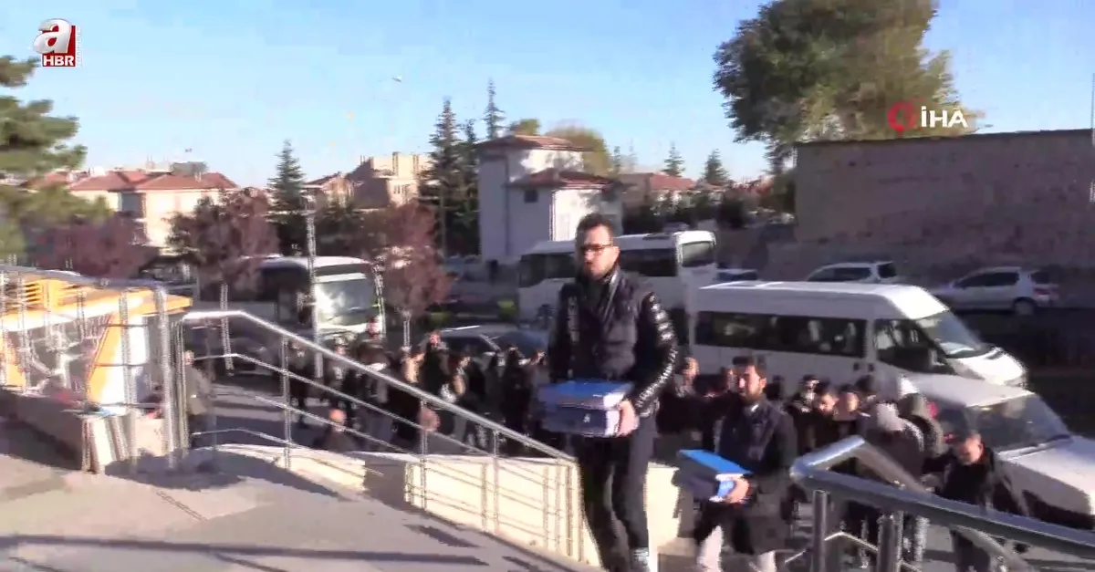 Öğretmen olacaktı çete lideri oldu