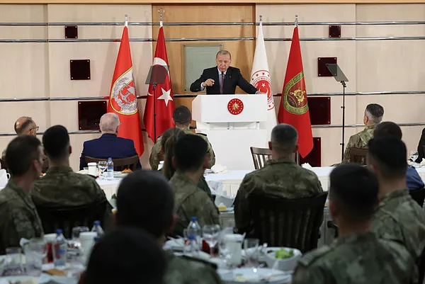 baskan-erdogan-askerler-ile-iftar-programinda-onemli-aciklamalar-sinir-otesi-harekat-mesaji-irak-ve-suriyede-y-1710792548786.jpg Başkan Erdoğan Askerler ile İftar Programı'nda önemli açıklamalar! Sınır ötesi harekat mesajı: Irak ve Suriye'de yarım kalan işi tamamlayacağız - 4