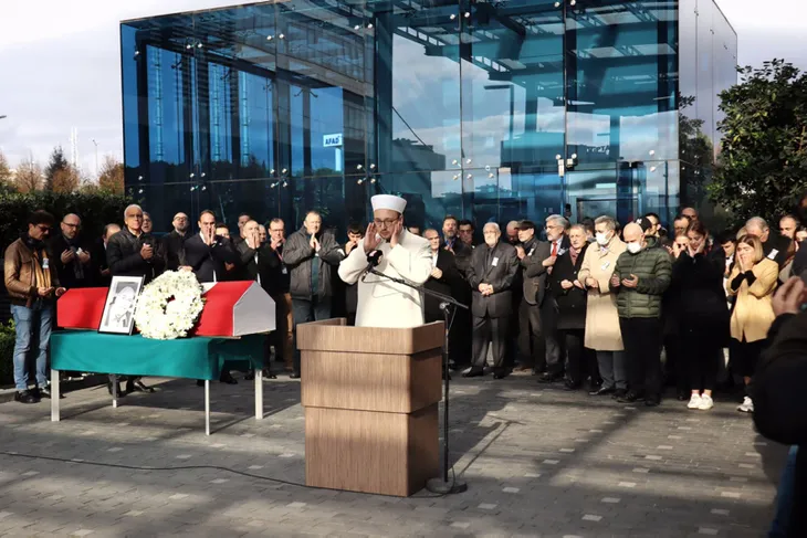 Hıncal Uluç 83 yaşında hayatını kaybetti! Turkuvaz Medya önünde tören düzenlendi! Ağabeyinden duygulandıran sözler