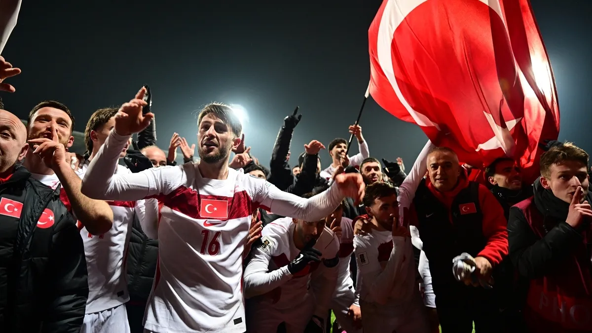 Milliler tarih yazdı! Siyasilerden peş peşe tebrik mesajları yağdı