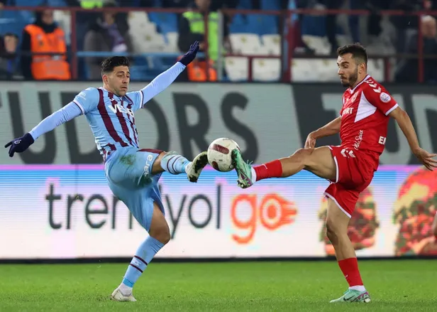 trabzonsporun-yildizi-aslana-imzayi-atiyor-galatasaraydan-besiktasa-tarihi-transfer-calimi-1705347069843.jpg Trabzonspor'un yıldızı Aslan'a imzayı atıyor! Galatasaray'dan Beşiktaş'a tarihi transfer çalımı... - 4
