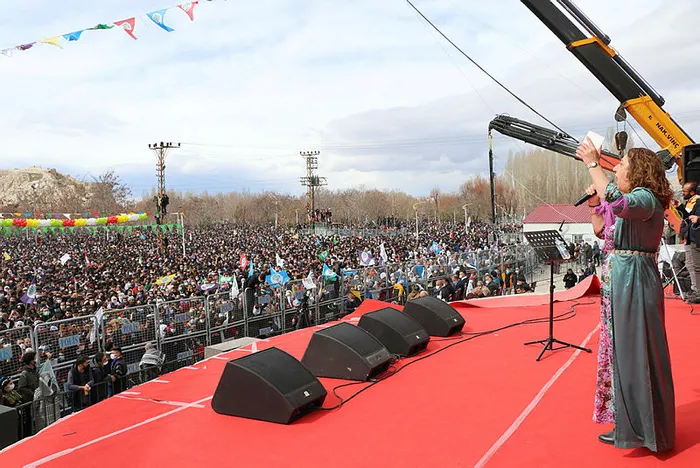 HDP'li Saliha Aydeniz teröristbaşı Abdullah Öcalan'a övgüler yağdırdı! Nevruz kutlamasında skandal sözler - 1