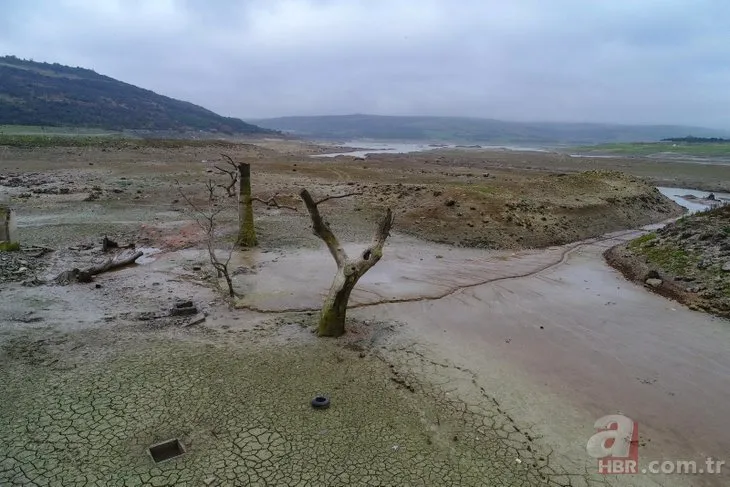 Suların yüzlerce metre çekildiği Sazlıdere Barajı’nda korkutan manzara!