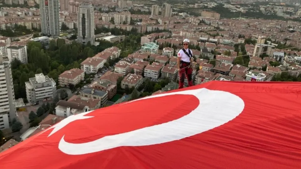 Atakule’de Türk Bayraklı görsel şölen