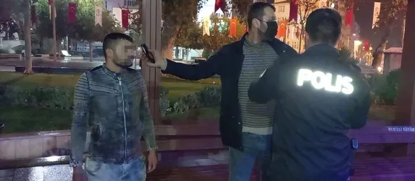 denizlide-dehset-tacize-ugrayan-kadini-kurtarmak-isterken-olumun-kiyisindan-gecti-1635845406347.jpg Denizli’de dehşet! Tacize uğrayan kadını kurtarmak isterken ölümün kıyısından geçti - 2