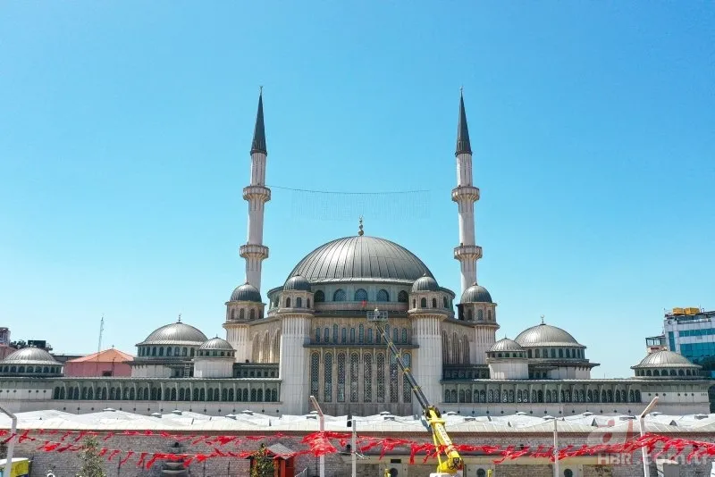 Taksim Camii’nde ilk namaz bugün kılındı! Başkan Erdoğan 27 yıl önce yerini böyle göstermişti 23
