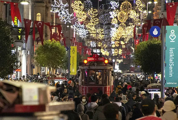 Yılbaşı tatili ne zaman, hangi gün başlıyor? 31 Aralık resmi tatil mi? 31 Aralık Cuma okullar tatil olacak mı?