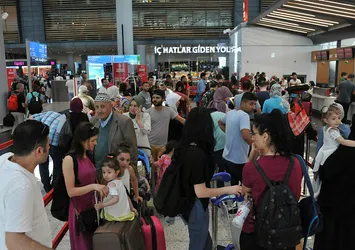 İstanbul Havalimanı'nda seçim yoğunluğu
