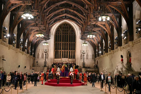 1663366051166.jpg Elizabeth'in ölümü sonrası monarşi tartışmaları! Resmi yasın bitmesini bekliyorlar - 2