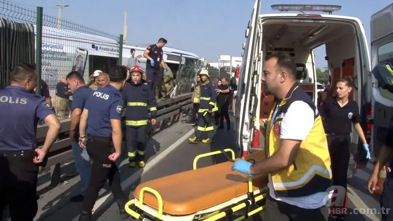 Sefaköy'de iki metrobüs çarpıştı! İşte kaza yerinden görüntüler 15
