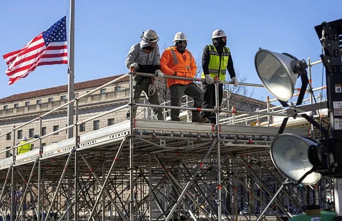 trumpin-baskanlik-torenine-dogru-fbi-uyardi-sayili-gunler-kala-yogun-guvenlik-onlemleri-alindi-1736931059124.jpg Reuters