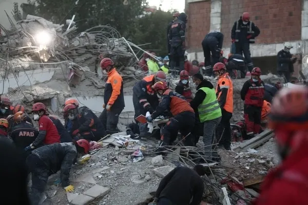 İzmir depreminde ağır hasar alan binaların yıkımı tamamlandı - 3