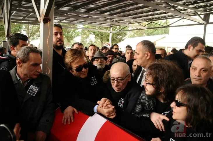 Ayşen Gruda'nın cenazesinden gözler Şener Şen'i aramıştı! Usta sanatçının o görüntüleri ortaya çıktı