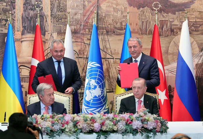 Son dakika: Türkiye’den tahıl sevkiyatı için kritik hamle! Milli Savunma Bakanı Akar Ukrayna savunma ve altyapı bakanları ile görüştü