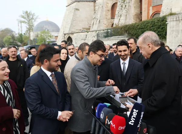 baskan-recep-tayyip-erdogan-bayram-namazi-sonrasi-aciklamalarda-bulundu-gidilmemis-il-birakmak-istemiyorum-1682059065507.jpg Başkan Recep Tayyip Erdoğan, bayram namazı sonrası açıklamalarda bulundu: Gidilmemiş il bırakmak istemiyorum - 4