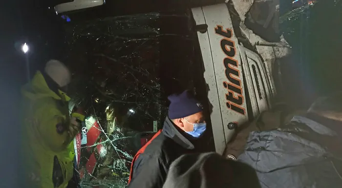 Son dakika: Sivas'ta yolcu otobüsü devrildi: 39 yaralı - 1
