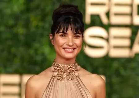 Tuba Büyüküstün Suudi Arabistan'da kırmızı halıya damga vurdu