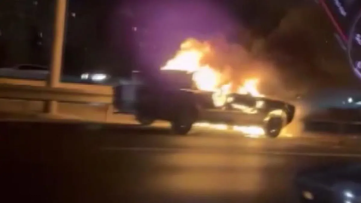 Ümraniye TEM Otoyolu’nda seyir halindeki otomobil alev alev yandı