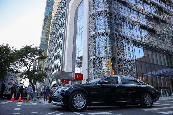 baskan-recep-tayyip-erdogan-turkevi-binasini-inceledi-1632109418296.jpg Başkan Recep Tayyip Erdoğan Türkevi Binası'nı inceledi! - 2