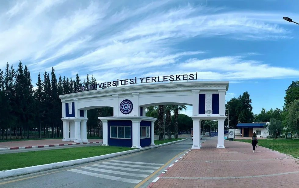 İzmir merkezli 6 ilde eş zamanlı darbe: Ege Üniversitesindeki 'döner sermaye' çetesine operasyon: 44 gözaltı - 2