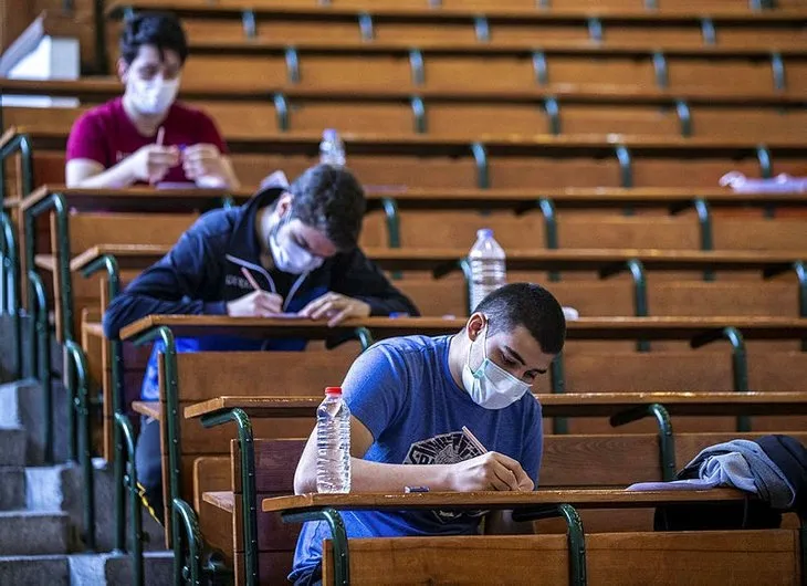 YKS sınavına kaç kişi girdi? 2022 YKS TYT AYT sınavına kaç kişi katıldı? Üniversite sınavına katılan kişi sayısı kaç oldu?