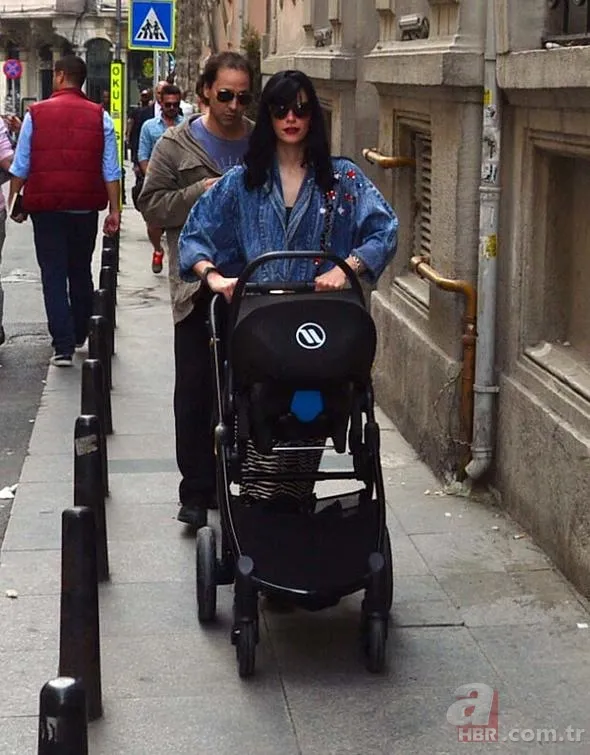 Seçkin Piriler sorularını duyan Kaan Tangöze eşi Kıvılcım Ural’ın arkasına saklandı 1