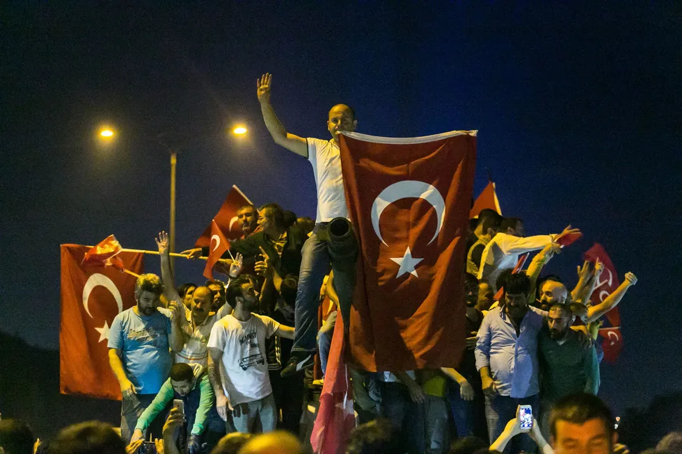 1784047813637.jpg Cuntacıların kirli oyununa "Asırlık Direniş" | Başkan Erdoğan tarihi çağrıyı A Haber'de yapmıştı: "Bu ülkede milletten daha büyük güç yok" - 2